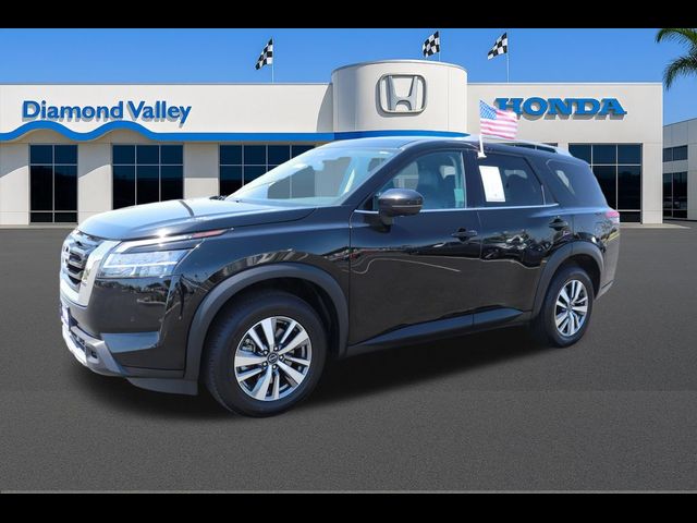 2023 Nissan Pathfinder SL