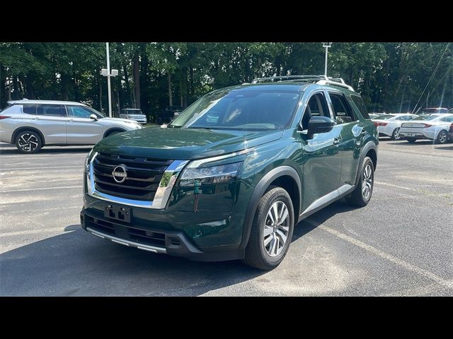 2023 Nissan Pathfinder SL