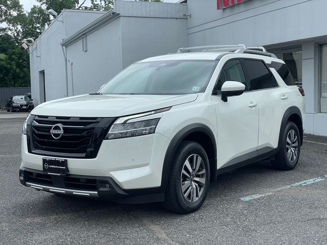 2023 Nissan Pathfinder SL