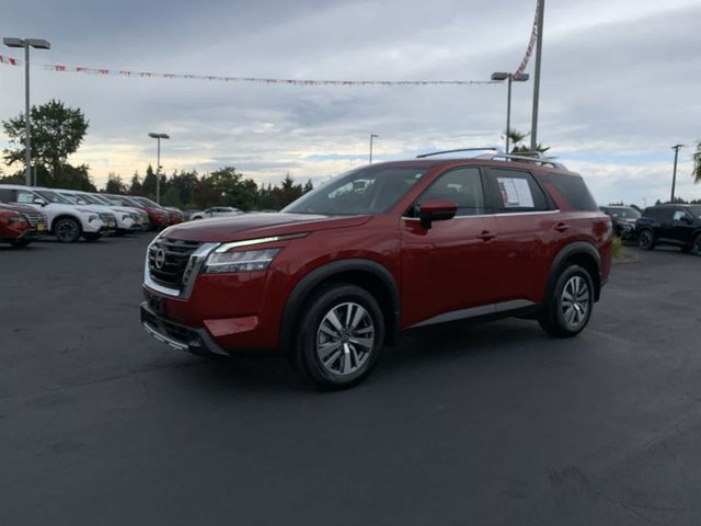 2023 Nissan Pathfinder SL