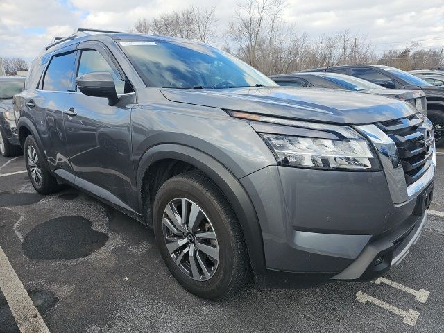 2023 Nissan Pathfinder SL