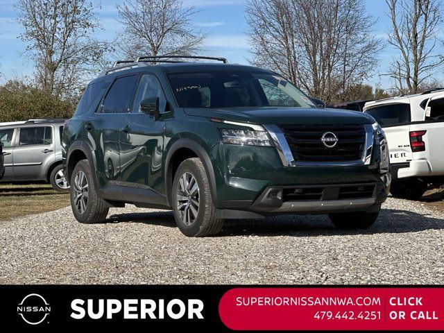 2023 Nissan Pathfinder SL