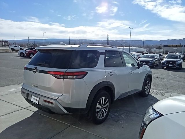 2023 Nissan Pathfinder SL