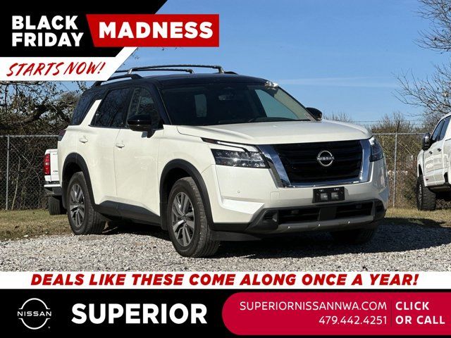 2023 Nissan Pathfinder SL