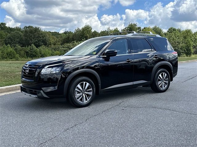 2023 Nissan Pathfinder SL