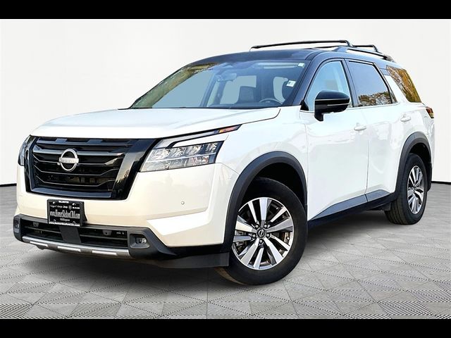 2023 Nissan Pathfinder SL