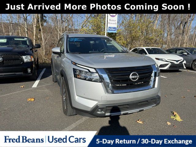 2023 Nissan Pathfinder SL