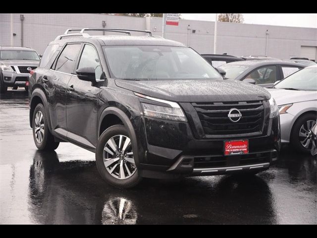 2023 Nissan Pathfinder SL