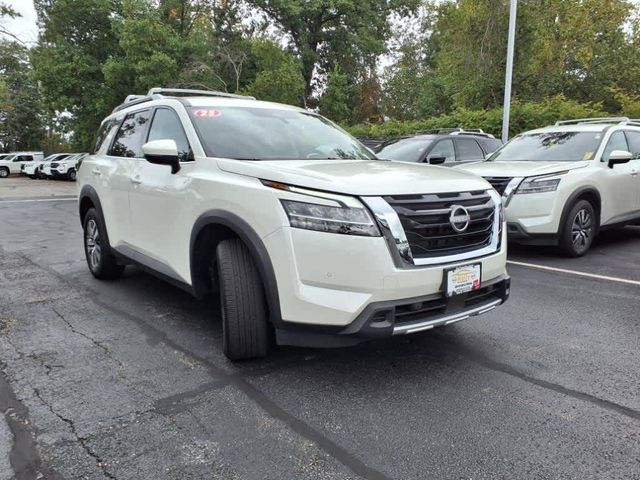 2023 Nissan Pathfinder SL