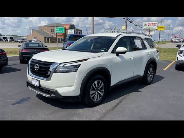 2023 Nissan Pathfinder SL