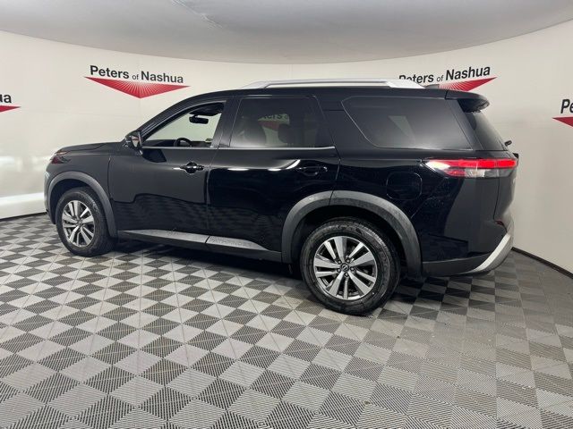 2023 Nissan Pathfinder SL