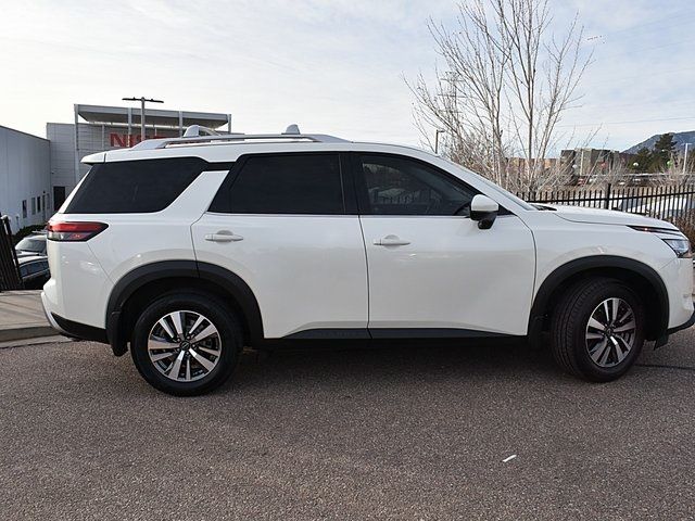 2023 Nissan Pathfinder SL