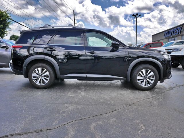 2023 Nissan Pathfinder SL