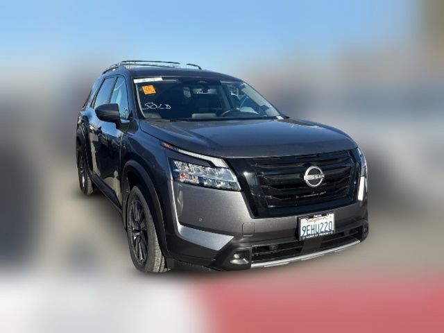 2023 Nissan Pathfinder SL