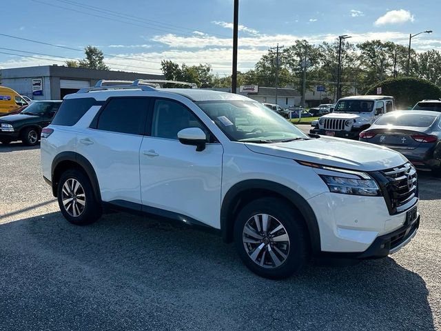 2023 Nissan Pathfinder SL