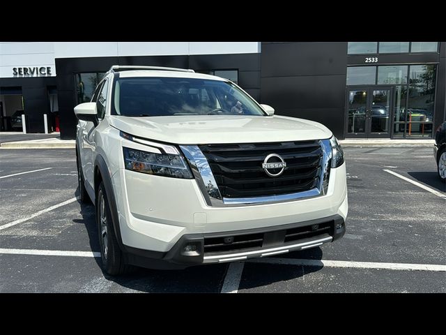 2023 Nissan Pathfinder SL