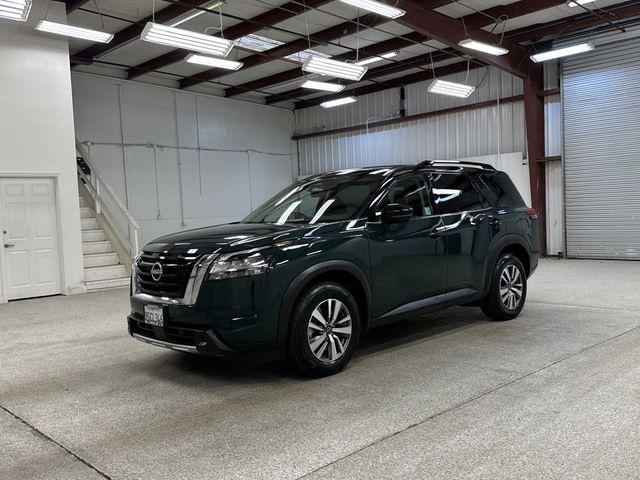 2023 Nissan Pathfinder SL