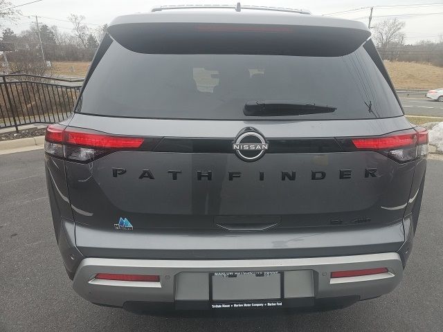 2023 Nissan Pathfinder SL