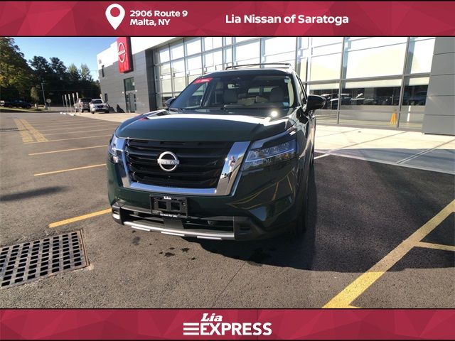 2023 Nissan Pathfinder SL