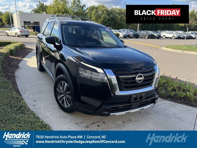 2023 Nissan Pathfinder SL