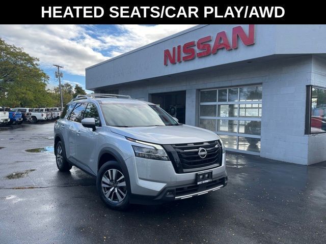 2023 Nissan Pathfinder SL