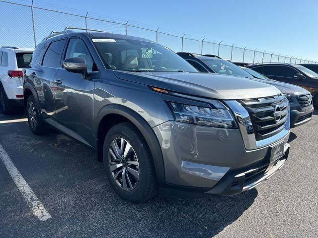 2023 Nissan Pathfinder SL