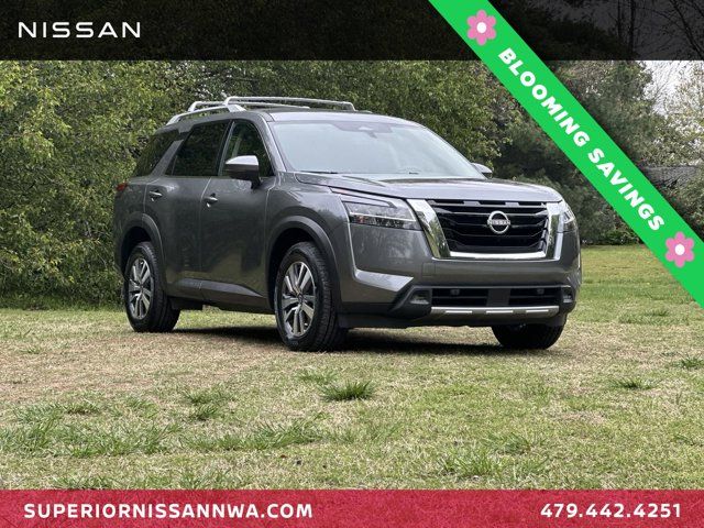 2023 Nissan Pathfinder SL