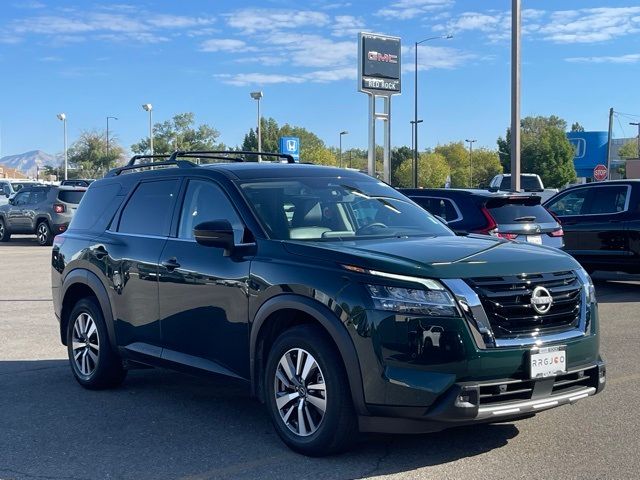 2023 Nissan Pathfinder SL