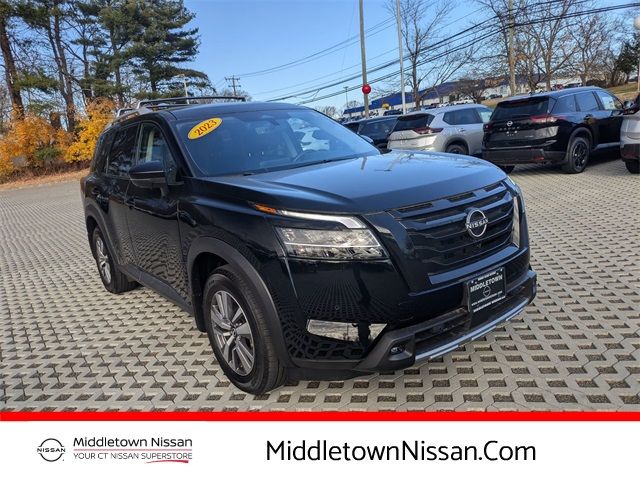 2023 Nissan Pathfinder SL