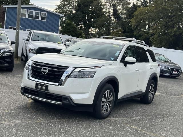 2023 Nissan Pathfinder SL