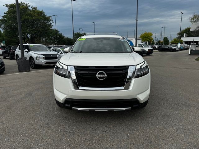 2023 Nissan Pathfinder SL