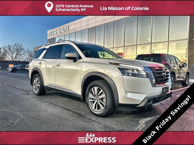 2023 Nissan Pathfinder SL