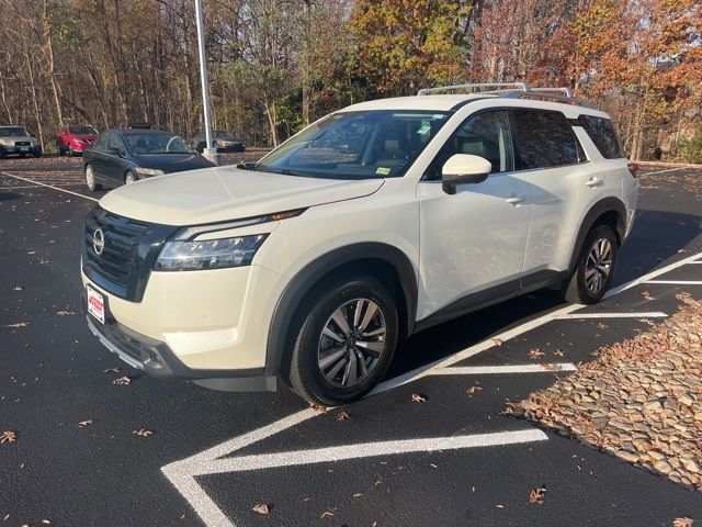 2023 Nissan Pathfinder SL