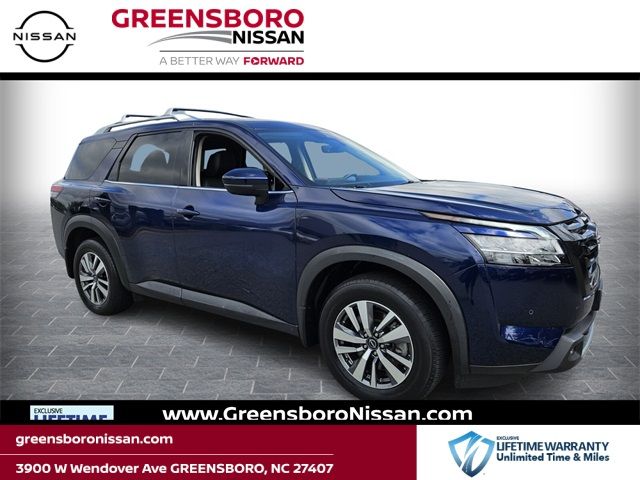 2023 Nissan Pathfinder SL