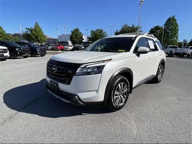 2023 Nissan Pathfinder SL