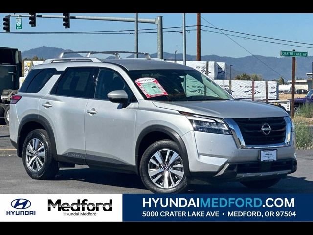 2023 Nissan Pathfinder SL