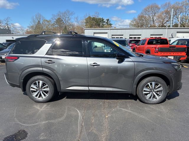 2023 Nissan Pathfinder SL