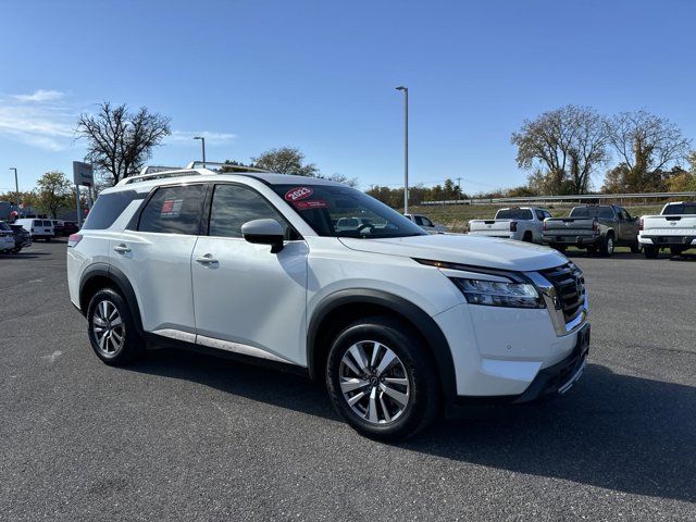 2023 Nissan Pathfinder SL