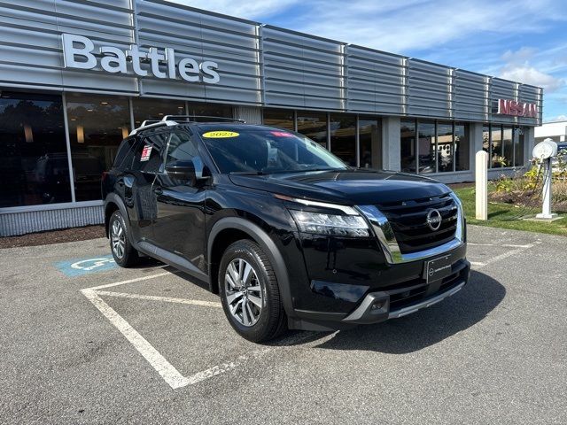 2023 Nissan Pathfinder SL