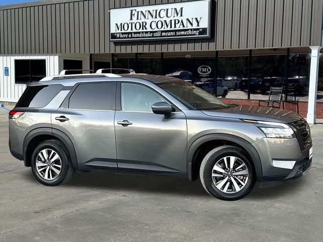 2023 Nissan Pathfinder SL