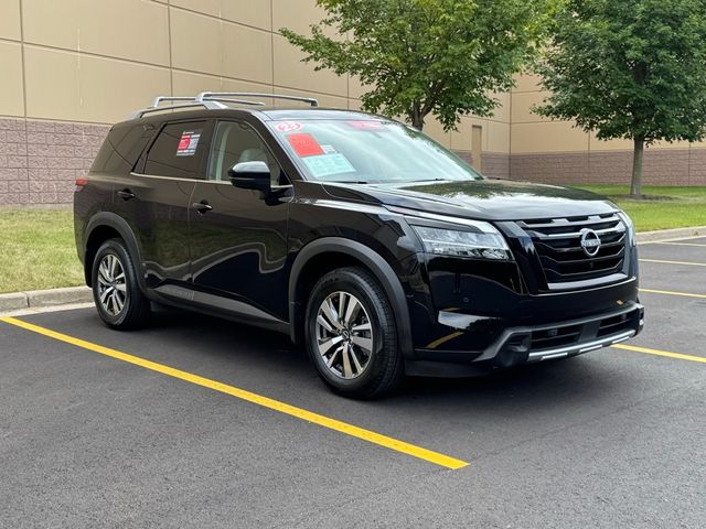 2023 Nissan Pathfinder SL