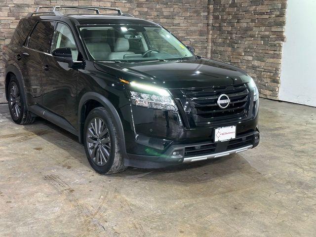 2023 Nissan Pathfinder SL