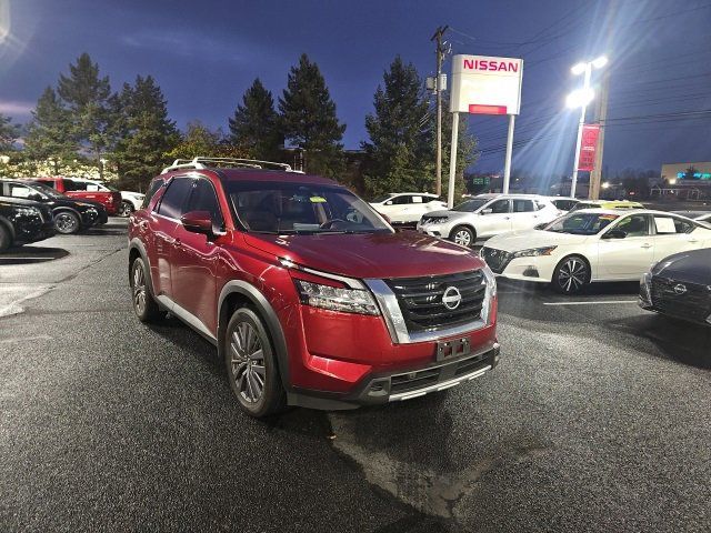 2023 Nissan Pathfinder SL