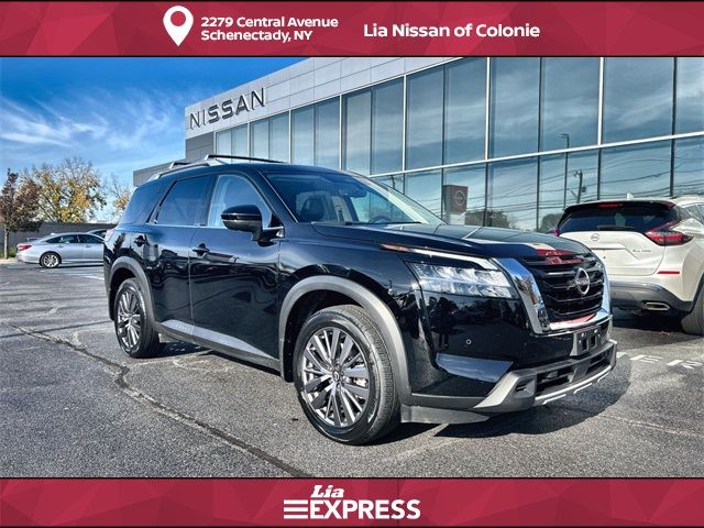 2023 Nissan Pathfinder SL