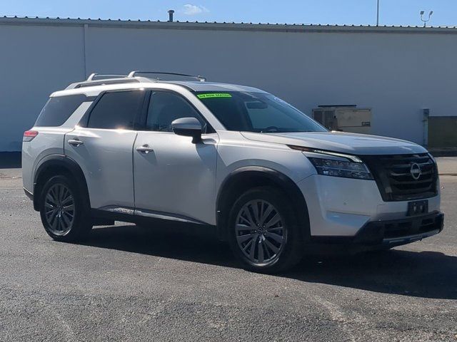 2023 Nissan Pathfinder SL