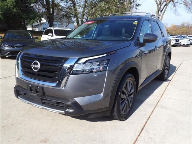 2023 Nissan Pathfinder SL