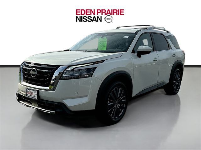 2023 Nissan Pathfinder SL