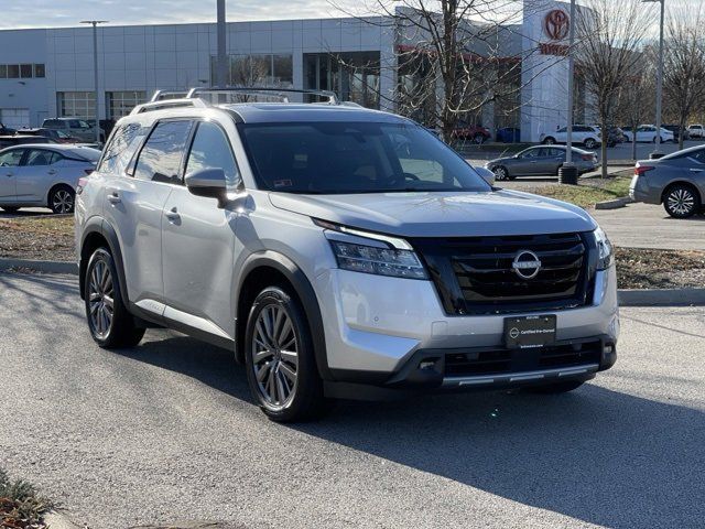 2023 Nissan Pathfinder SL