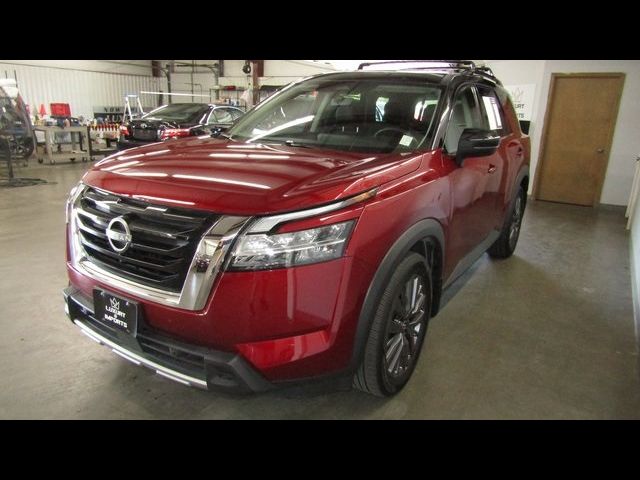 2023 Nissan Pathfinder SL