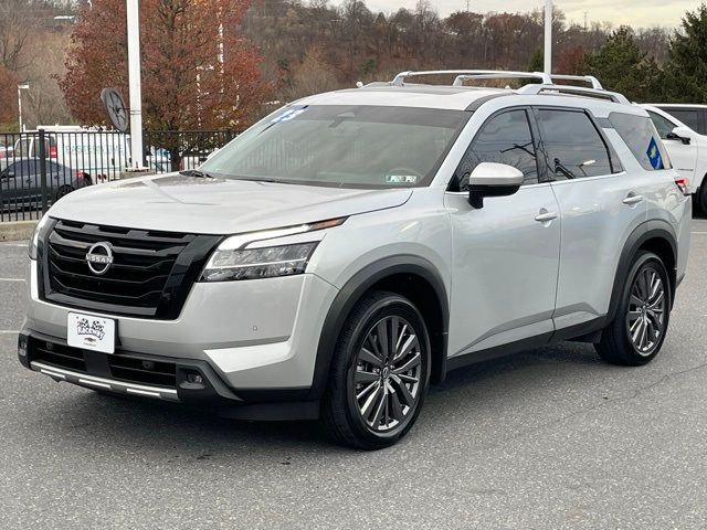 2023 Nissan Pathfinder SL